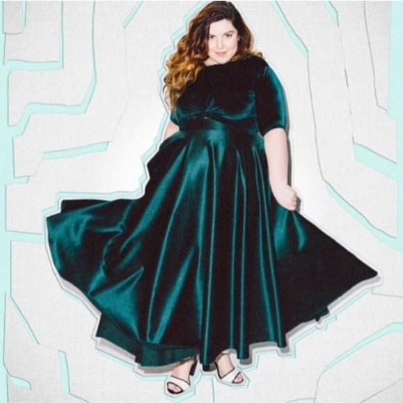 Red satin skirt - Picture 2 of 2